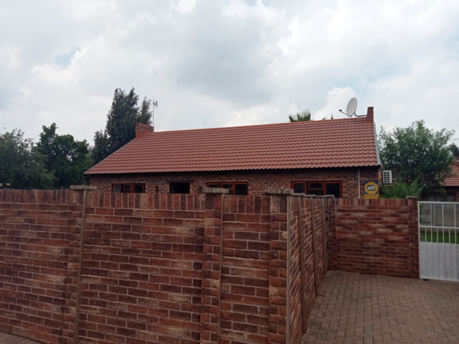 3 Bedroom Property for Sale in Langenhovenpark Free State